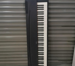 YAMAHA P70 Digital piano